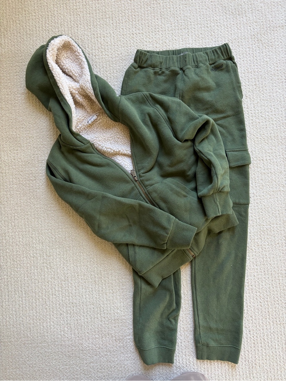Bonpoint kids sweatsuit cargo sweatpants and Sherpa zip up jacket